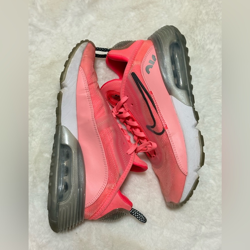 Nike Wmns Air Max 2090 'Bleached Coral'